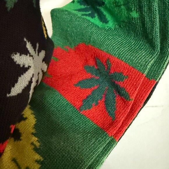Psychedelic Mushroom Crew Socks Set of 6 Cannabis Leaf Design Unisex Funky Gift - Picture 5 of 10